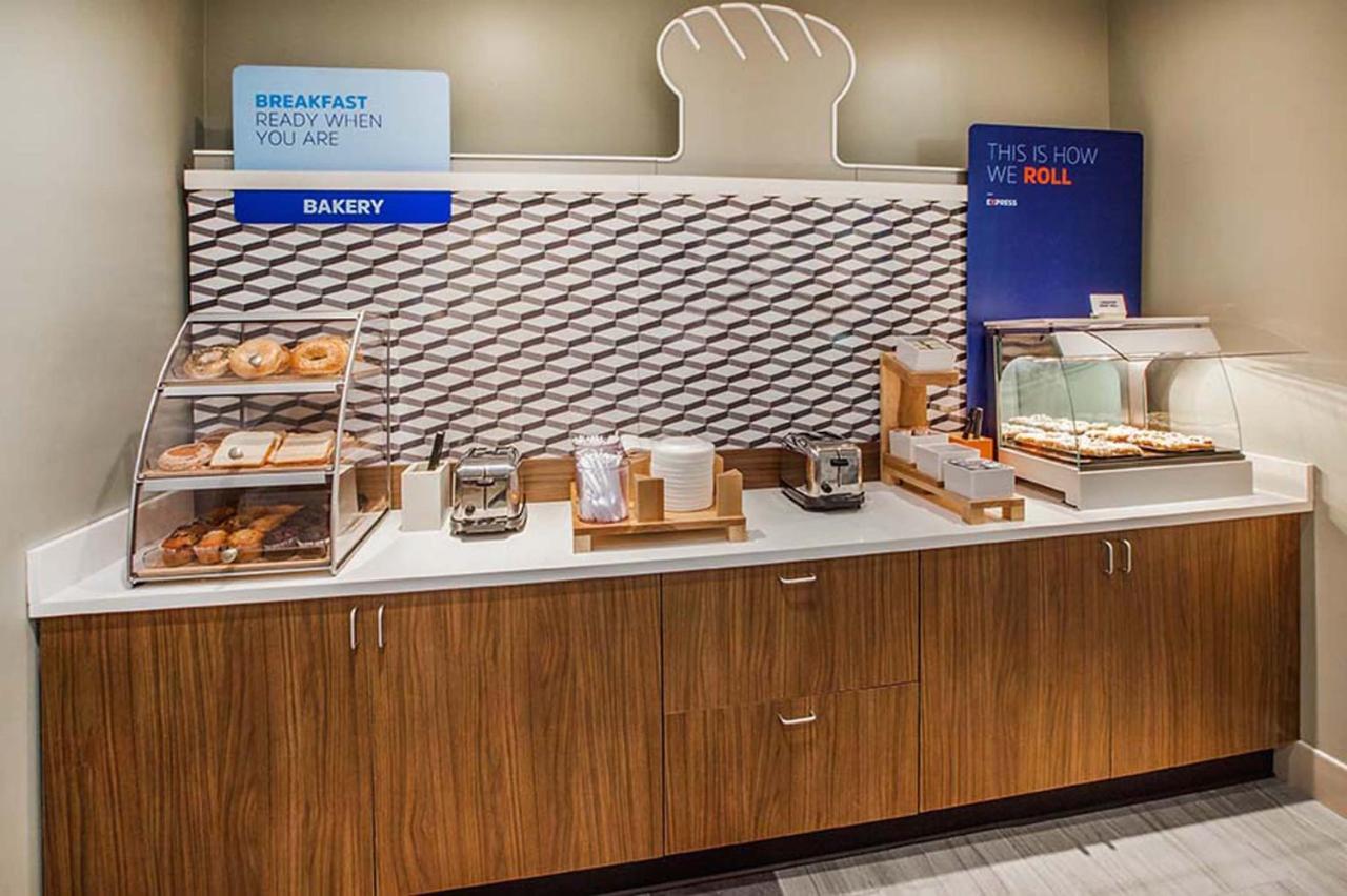 Holiday Inn Express & Suites - Ann Arbor - University South By Ihg Buitenkant foto