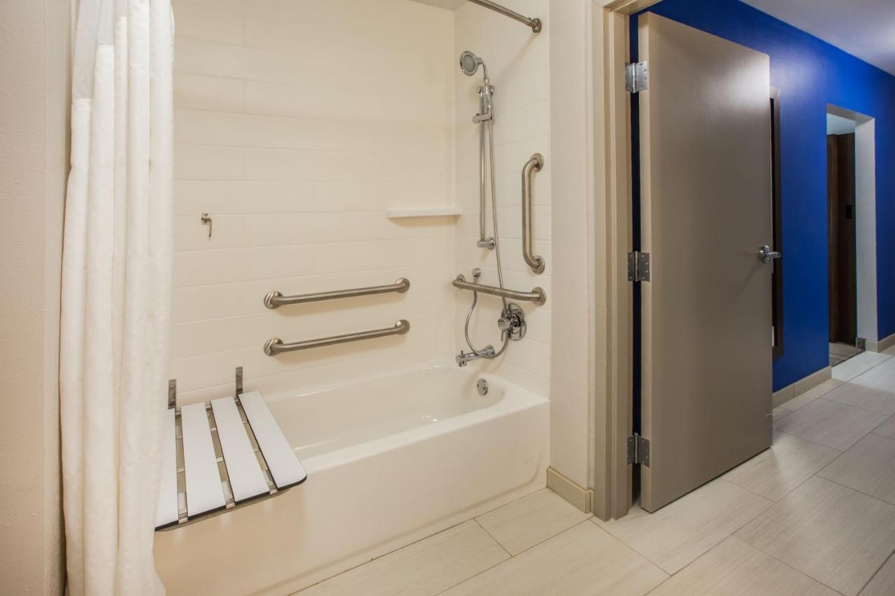 Holiday Inn Express & Suites - Ann Arbor - University South By Ihg Buitenkant foto