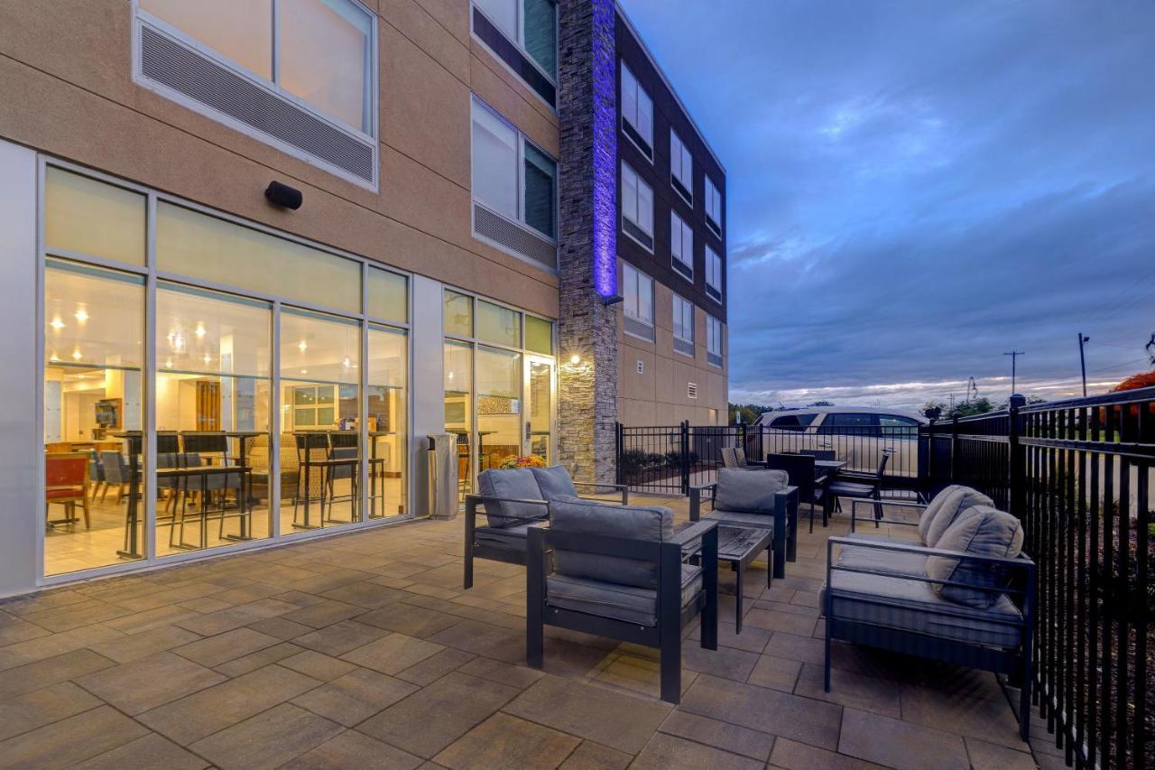 Holiday Inn Express & Suites - Ann Arbor - University South By Ihg Buitenkant foto